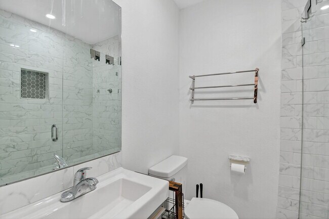 Building Photo - 554 NW 46th St