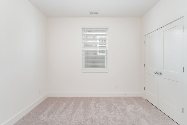 Building Photo - 728 Caraway Ln
