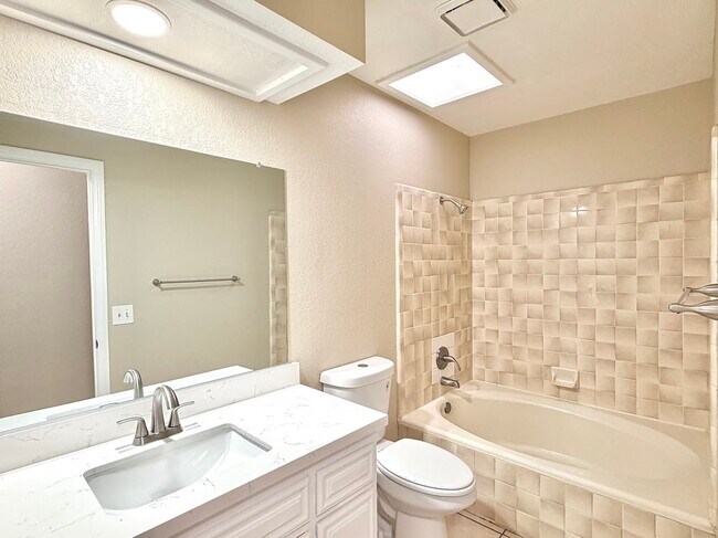 Building Photo - 7742 Oxford Ave