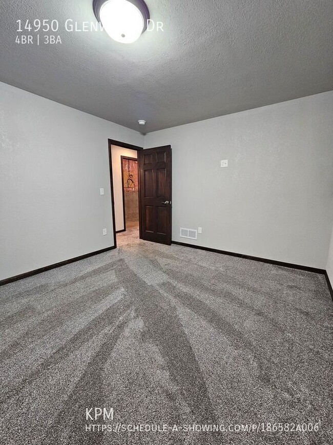 Building Photo - 14950 Glenwood Dr