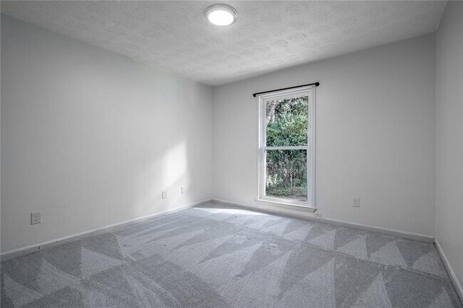 Building Photo - 5004 Meadow Ln