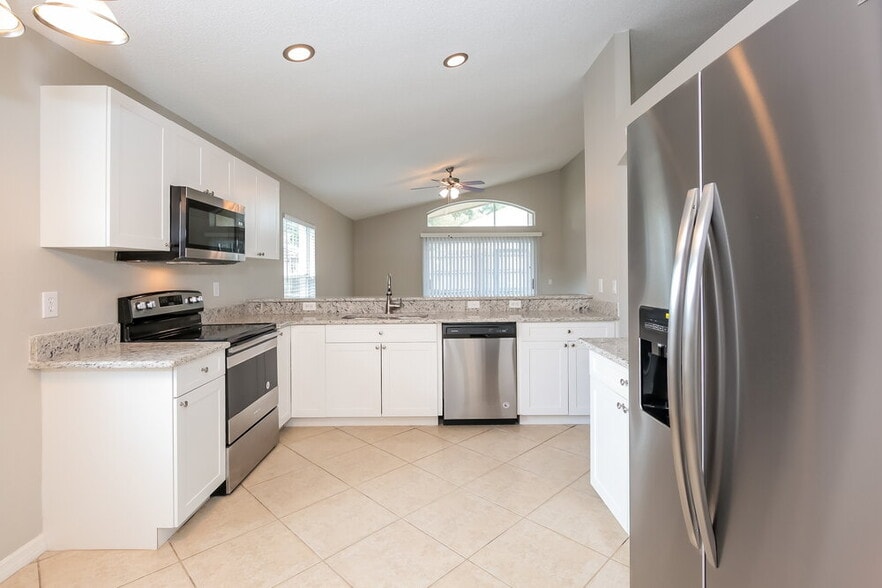 Building Photo - 402 Sangria Dr