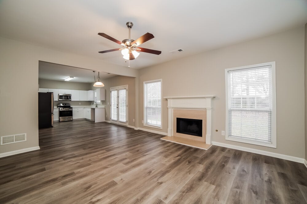 Building Photo - 1610 Silver Oak Dr