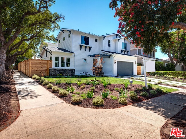 Building Photo - 744 N Almar Ave