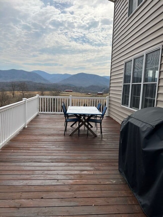 Building Photo - Single Family Home with Breathtaking Views