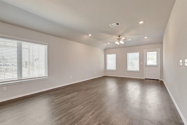 Building Photo - 261 Gallant Front Trl