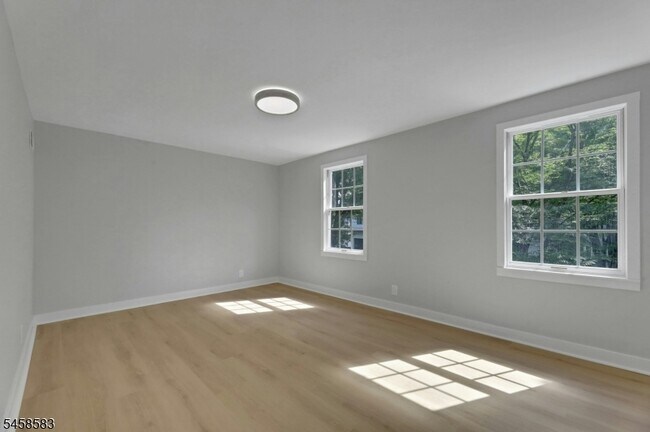 Building Photo - 405 Terhune Ave