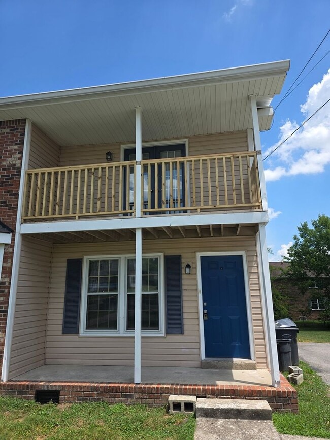 Primary Photo - 308 Crestmont Dr