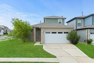 Building Photo - 3200 Egan Dr