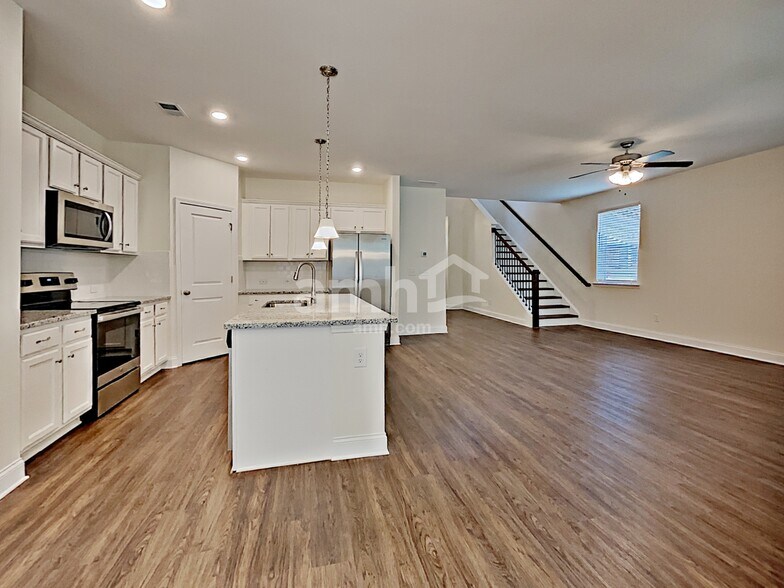 Building Photo - 254 Lake St