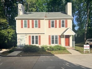 Building Photo - 2922 Glenridge Dr