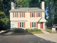 Building Photo - 2922 Glenridge Dr