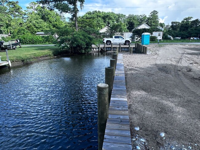 Building Photo - House in Wanchese - Canal front!