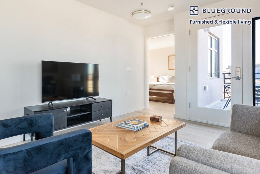 Building Photo - 1698 University Ave