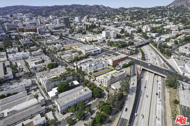 Building Photo - 5831 Carlton Way