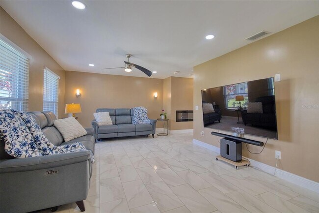 Building Photo - 2315 Minneola Rd