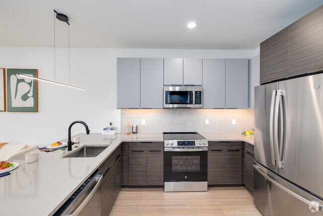 1BR, 1BA - 649SF - Kitchen - Glassworks Apartments