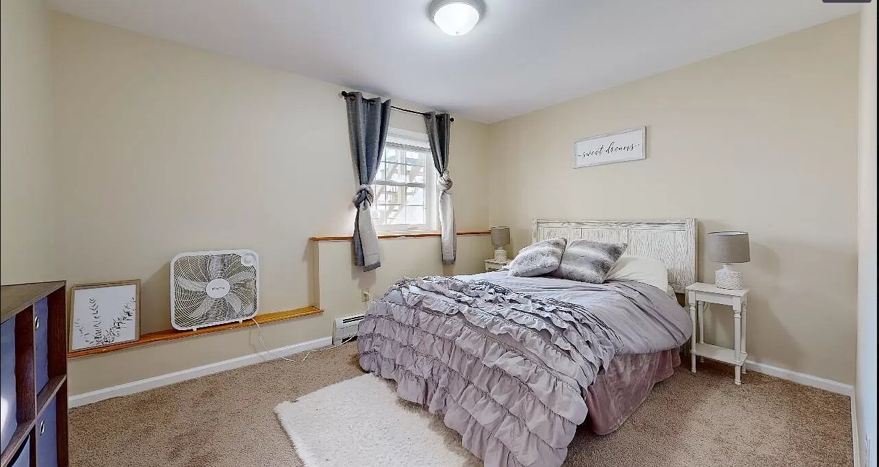 Building Photo - 10 Southview Dr