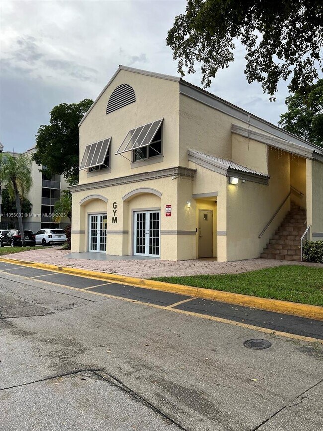 Building Photo - 8353 Lake Dr