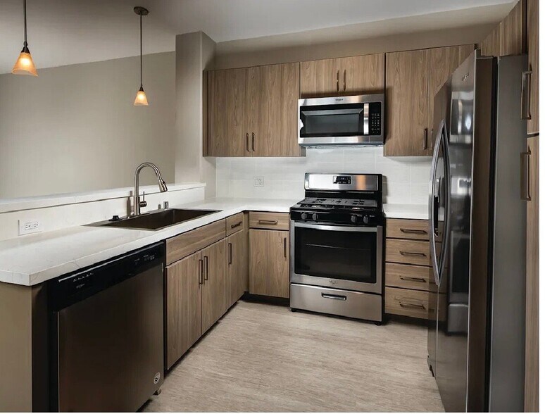 Building Photo - 24555 Town Center Dr