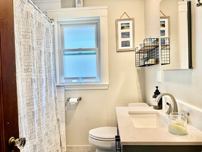 Building Photo - 740 Belmont St