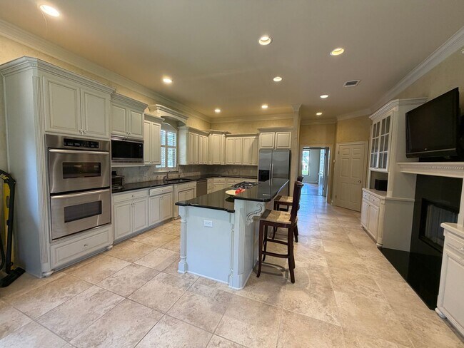Building Photo - Gorgeous 4 bedroom, 3 Bathroom Home in Lakeside on Long Lake