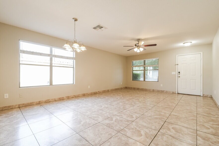Building Photo - 2768 W San Carlos Ln