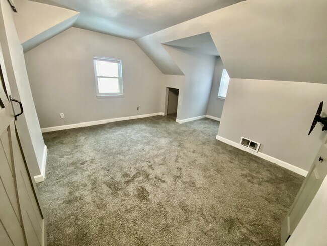 Building Photo - 2429 Mary Ave