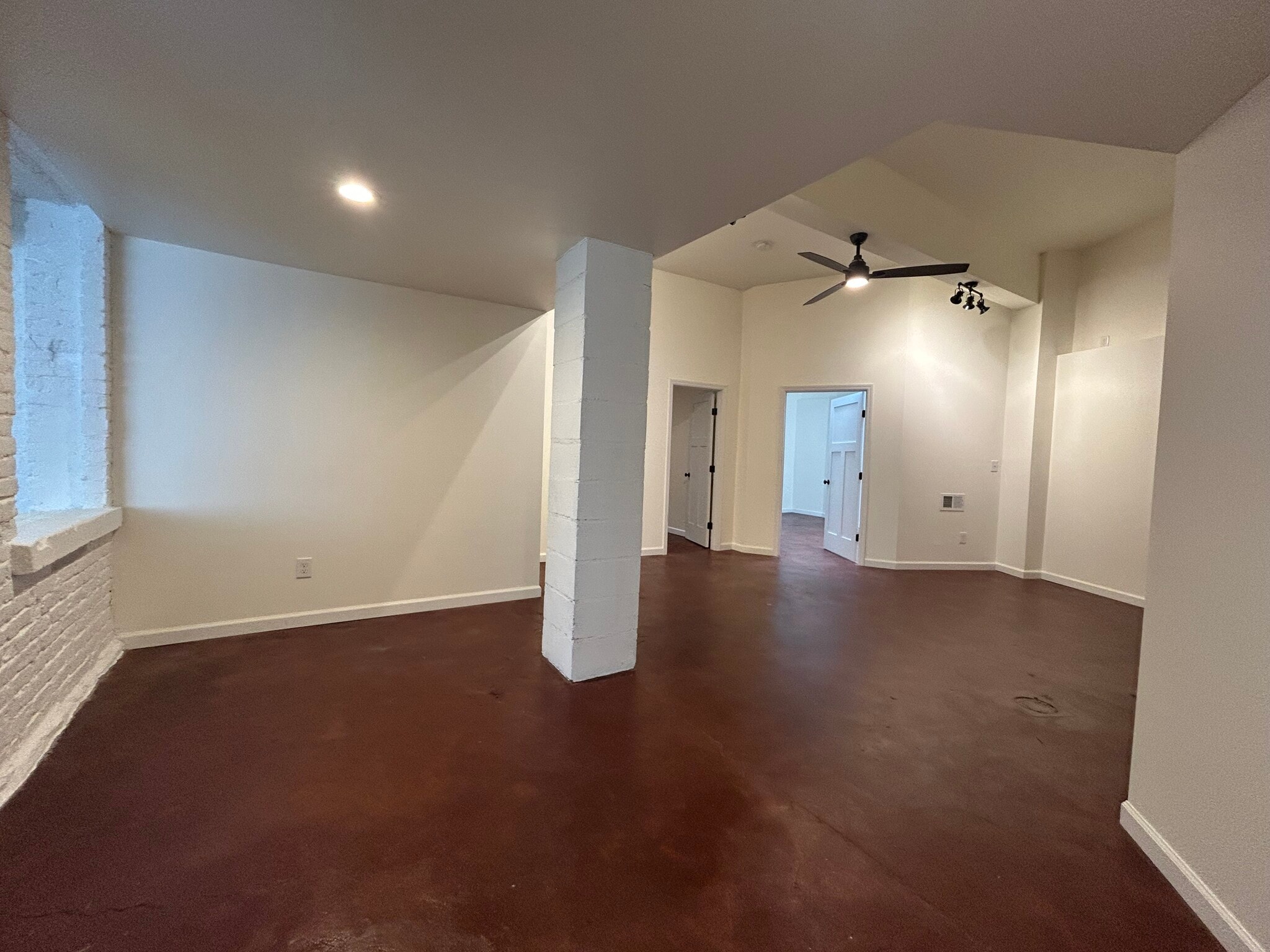 Building Photo - 1 Ten Broeck St