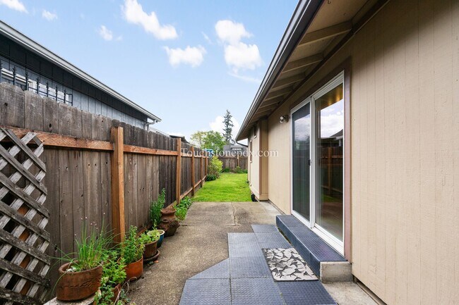 Building Photo - Quaint 3BD/1BA Home Near Mt. Tabor