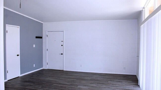 Building Photo - 336 Country Club Cir