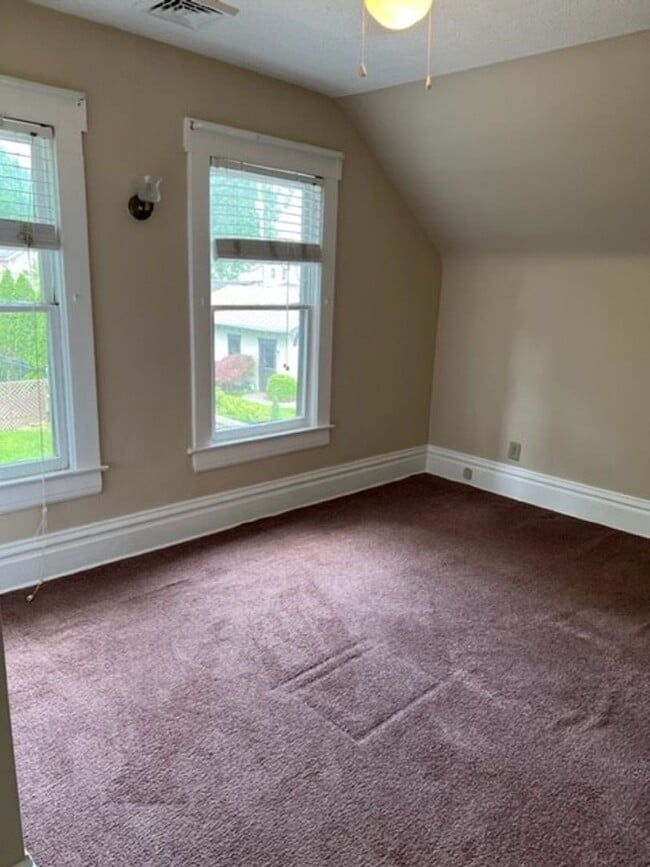 Building Photo - Beautiful 4 Bedroom 2 Bath House now Avail...