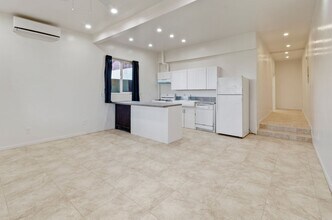 Building Photo - 941 E Edison St