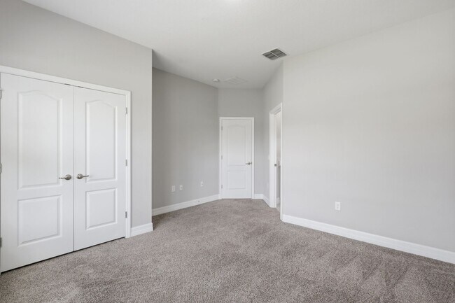 Building Photo - 5574 SW 128th Pl