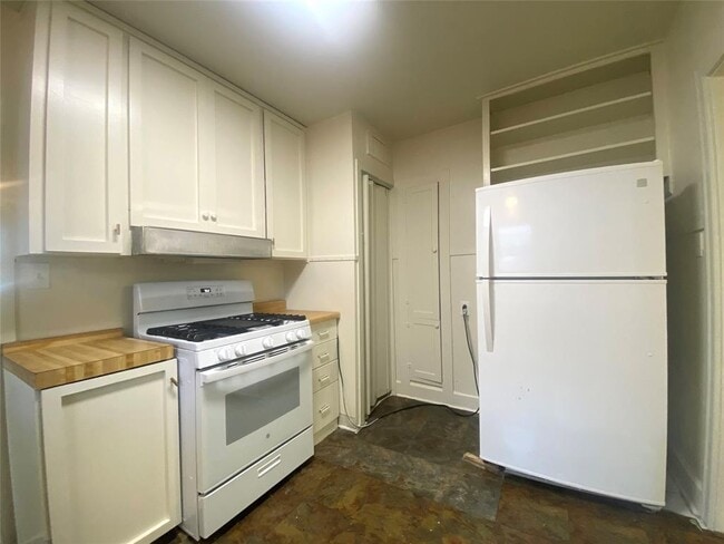 Building Photo - 4910 Avenue H