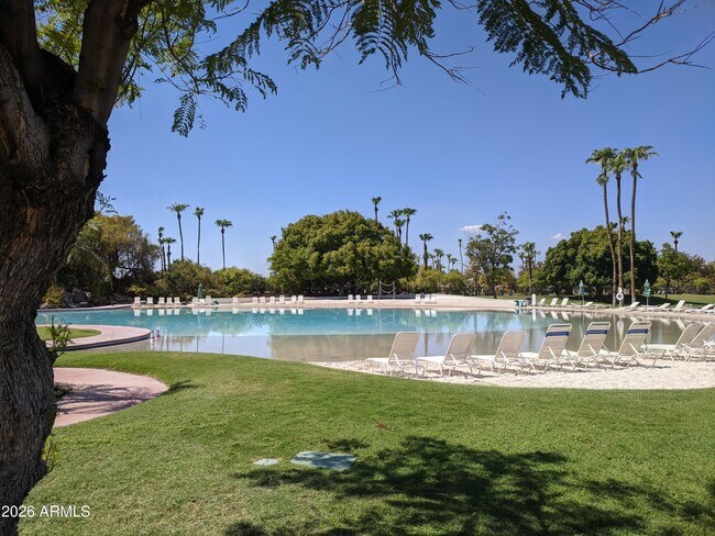 Building Photo - 1321 N Jamaica Way