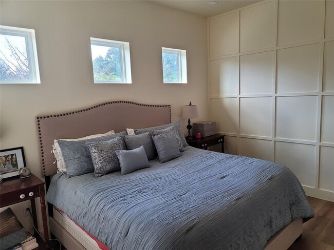 Building Photo - 1248 Lakeshore Dr