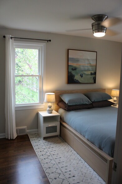 Building Photo - 1130 W 35th St