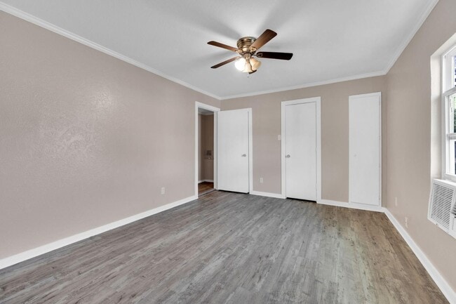 Building Photo - 418 E Avenue F