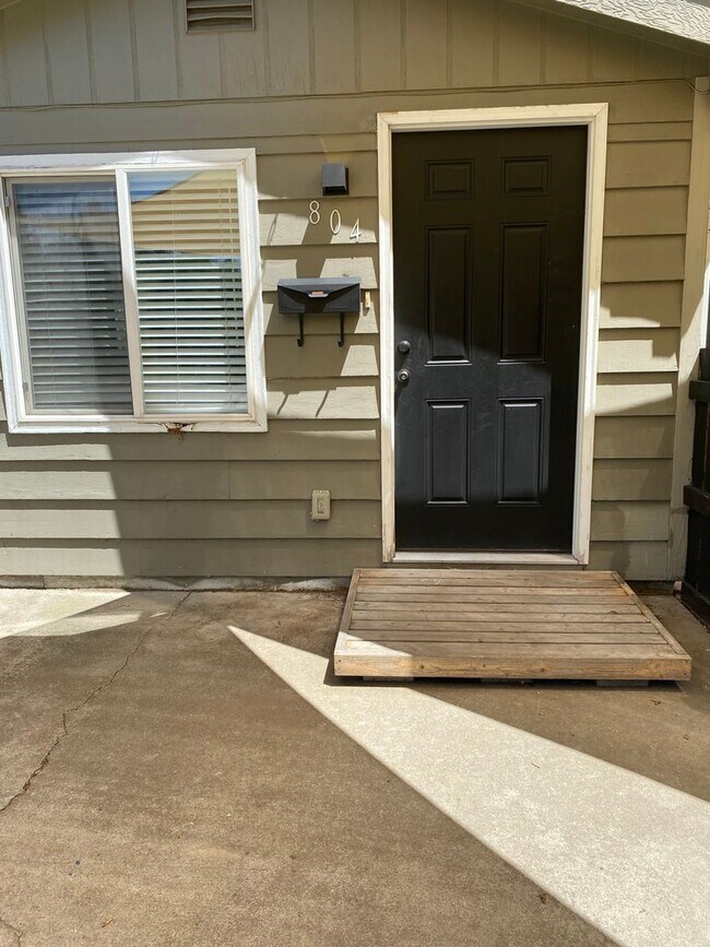 Building Photo - 1 Bedroom Home next to the Whitewater Park...