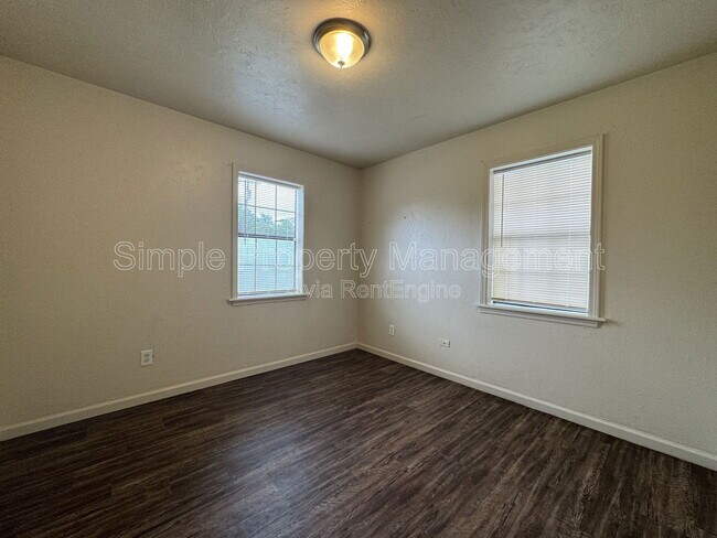 Building Photo - 1400 Brookdale Dr