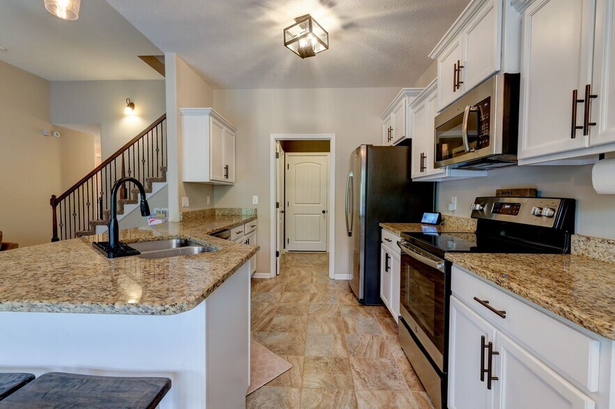Building Photo - 430 Woodtrace Dr