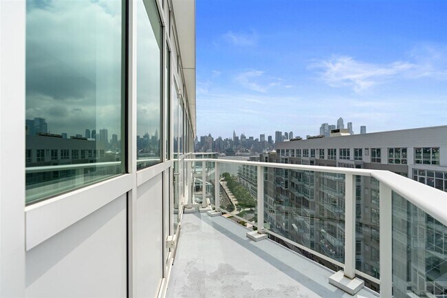 Building Photo - 800 Ave at Port Imperial