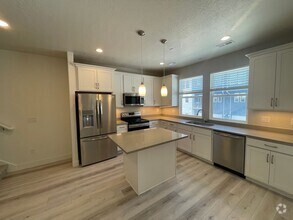 Building Photo - 597 Nichole Ln