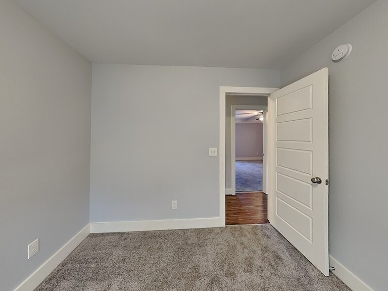 Building Photo - 5465 Red Valley Rd