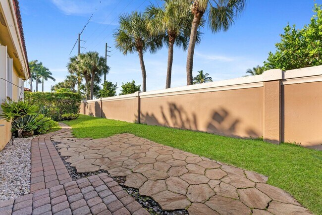 Building Photo - 8085 Saw Palmetto Ln