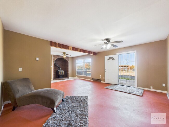 Building Photo - Single Family Home minutes from Los Alamos/Pojoaque