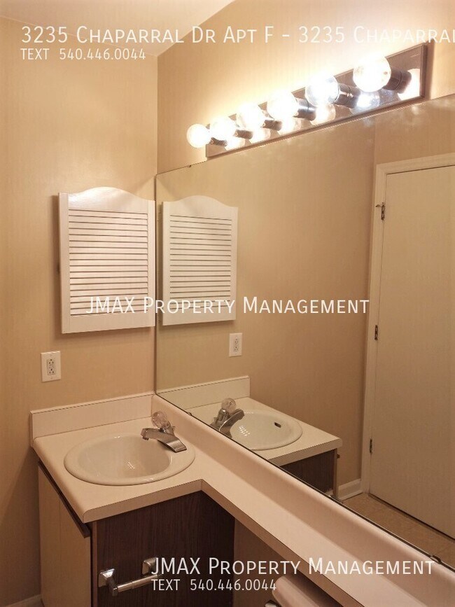 Building Photo - 3235 Chaparral Dr