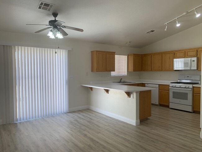 Building Photo - Single Story 3 Bedroom Home for Rent