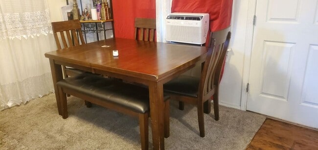 Building Photo - Handicap Accessible 2 bd, 2 ba - Beautiful...